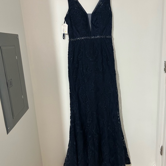 Elegant‎ Navy Blue Evening Gown - Picture 2 of 15